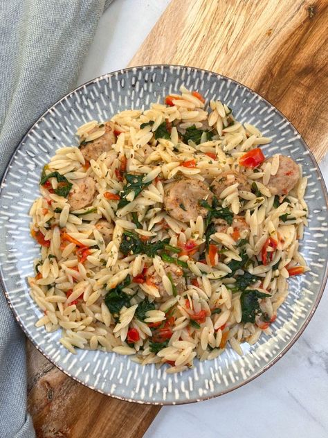 Easy 5 Ingredient Chicken Sausage Orzo with Spinach and Tomatoes - The Natural Eater Chicken Sausage With Orzo, Orzo With Chicken Sausage, Chicken Sausage And Spinach Recipes, Spinach Feta Chicken Sausage Recipes, Chicken Sausage Orzo Recipes, Orzo Chicken Sausage, Spinach And Feta Chicken Sausage Recipes, Chicken Sausage Orzo, Orzo With Spinach