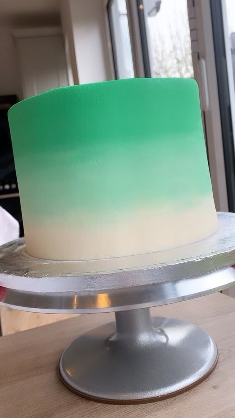 Blue Green Ombre Cake, Ombre Green Cake, Blue Green Cake, Blue And Green Cake, Green Ombre Cake, 1 Tier Cake, Pink Cakes, Second Birthday Cakes, Rosette Cake