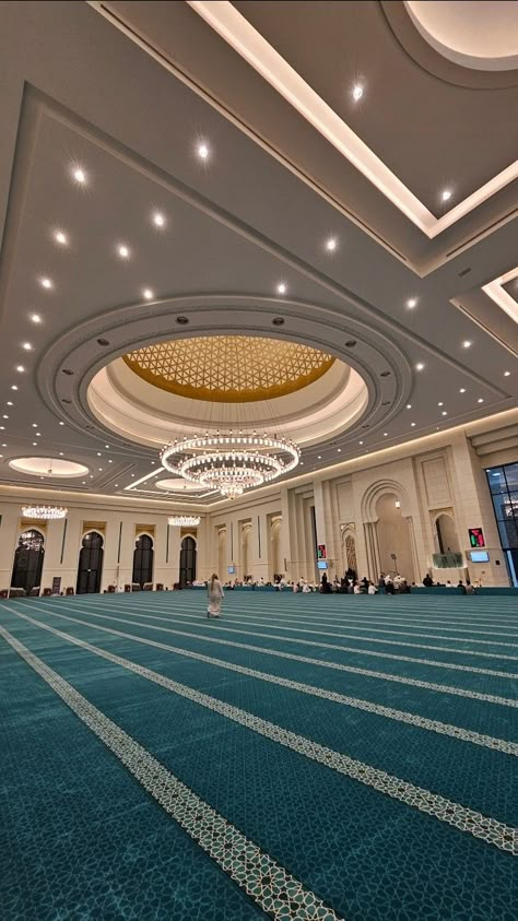 Muslim Wallpapers Aesthetic, Masjid Interior, Mosque Aesthetic, Mosque Design Islamic Architecture, Islamic Mosque, Mekka Islam, Close Calls, Dubai Aesthetic, Mosque Art