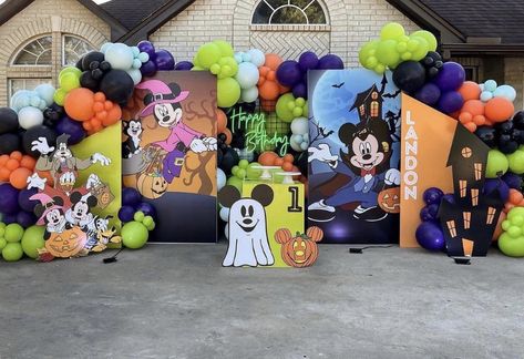 Mickey Mouse Halloween Theme Party, Halloween Mickey Mouse Decorations, Mickey Halloween First Birthday, Disney Halloween First Birthday, Mickey Mouse Spooky Birthday, Halloween Disney Birthday Party, Mickey And Minnie Halloween Party, Halloween Disney Party, Minnie Halloween Birthday Party