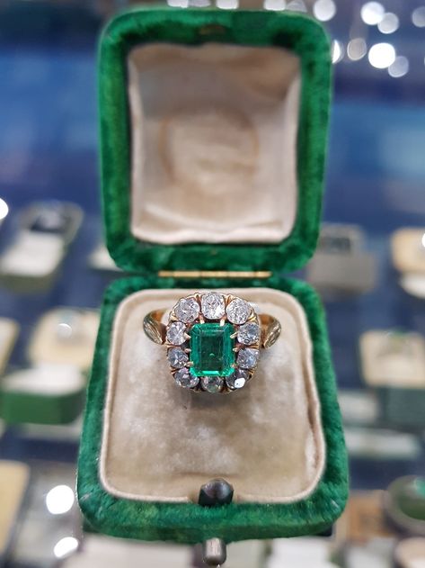 Victorian Emerald Ring, Lipstick Guide, Vintage Emerald Engagement Ring, Antique Ring Box, Columbian Emeralds, Emerald Ring Vintage, Emerald Rings, Vintage Inspired Rings, Emerald And Diamond Ring