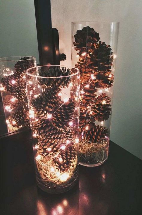 Pinecone Centerpiece, Jul Diy, Winter Wedding Centerpieces, Rustic Wedding Decorations, Simple Wedding Centerpieces, Winter Wedding Decorations, בר מצווה, Indoor Christmas Decorations, Indoor Christmas