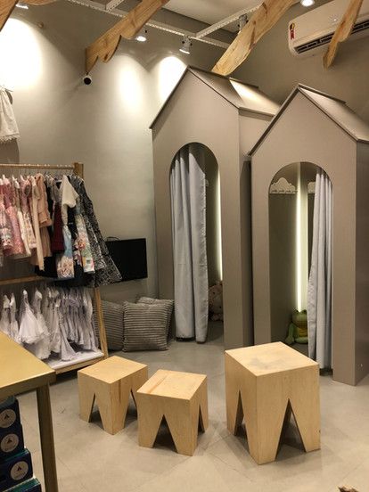 GIROTA´S Small Retail Store Design, Boutique Clothing Store Design, Baby Store Display, Kids Clothing Store Design, Clothing Boutique Interior, Store Shelves Design, Retail Store Interior Design, Clothing Store Interior, Clothing Store Design