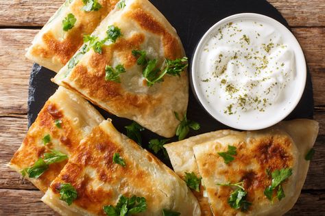 Bolani Recipe, Stuffed Flatbread, Afghan Food Recipes, Red Lentils, Homemade Dough, Flat Bread, Green Pepper, Belek, Minced Meat