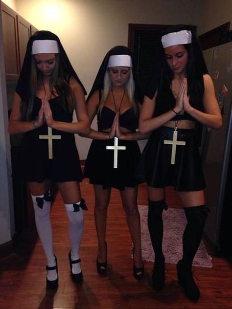 Disfraces para que tú y tus besties combinen en Halloween Nun Halloween Costume, Disfarces Halloween, Halloween Costumes Women Scary, Halloween Costumes Women Creative, College Halloween Costumes, Trio Halloween Costumes, Hot Halloween Outfits, Halloween Costumes For 3, Diy Halloween Costumes For Women