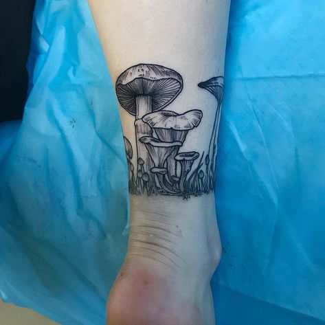 This was the client’s interpretation of a fairy circle 🧚‍♀️ Mushroom anklet! Thanks @nobloodlove for coming in! #urgestudios #urgetattoos… Ignorant Style Tattoo, Mushroom Tattoo, Mushroom Tattoos, Omerta Tattoo, Upper Arm Tattoos, Line Work Tattoo, Traditional Tattoo Flash, Arm Tattoos For Women, Band Tattoo