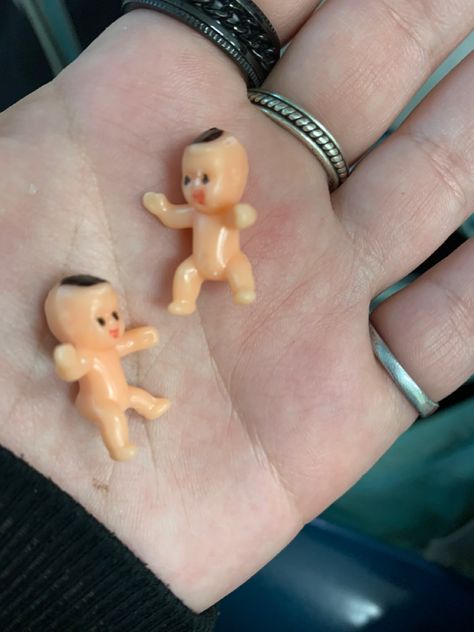 Tiny Plastic Babies, King Cake Baby, General Aesthetic, Santa Ideas, Soccer Stuff, Plastic Babies, Mid Century Modern Wall Art, Crazy Funny Pictures, King Cake