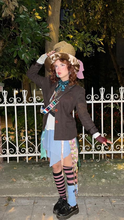 Alice And Wonderland Mad Hatter, Mad Hatter Ideas Costumes, Tim Burton Mad Hatter Costume, Mad Hatter Theme Party Outfit, Mad Hatter And Rabbit Costume, Mad Hatter Girl Costume Diy, Mad Hatter Halloween Costume Diy, Madhatters Costume Women, Madhatters Costume