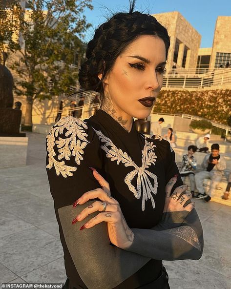 These days, along with her new vibe, the mom-of-one is also focused on making new music - something that was put on the back burner while she was creating Kat Von D Beauty in 2008: 'Music has always been my biggest passion' Kat Von D Style, Kay Von D, Gotik Tattoo, Dark Beauty Fashion, Kat Von D Tattoos, All Black Tattoos, Black Tattoo Cover Up, Blackout Tattoo, Tattoed Women