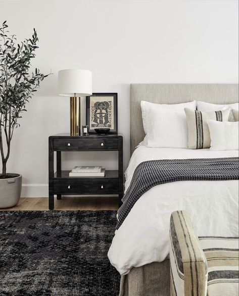 Black Headboard Bedroom Ideas, Black Headboard Bedroom, Grey Upholstered Bed, Casual Bedroom, Black Headboard, Transitional Bedroom, Bedroom Black, Minimalist Room, American Furniture