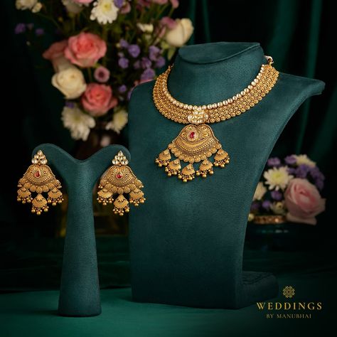 Manubhai Jewellers | Gold & Diamond Jewellers in Borivali, Mumbai Tanishq Jewellery, Manubhai Jewellers, Antique Necklaces Design, New Gold Jewellery Designs, Fancy Jewelry Necklace, Bridal Jewelry Vintage, Modern Gold Jewelry, Pretty Jewelry Necklaces, Bridal Jewellery Design