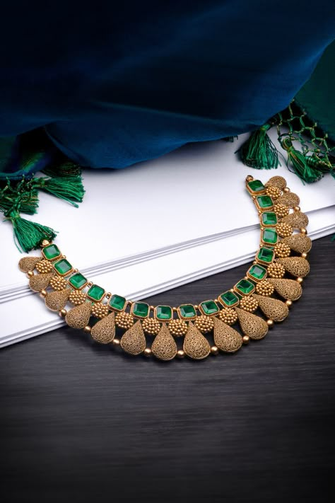 Emerald Jewelry Necklace Gold, Gold Filigree Necklace, Antique Necklace Gold, Bridal Jewellery Set, Bridal Jewellery Inspiration, Gold Jewels Design, Fancy Jewelry Necklace, Indian Bridal Jewelry Sets, Modern Gold Jewelry