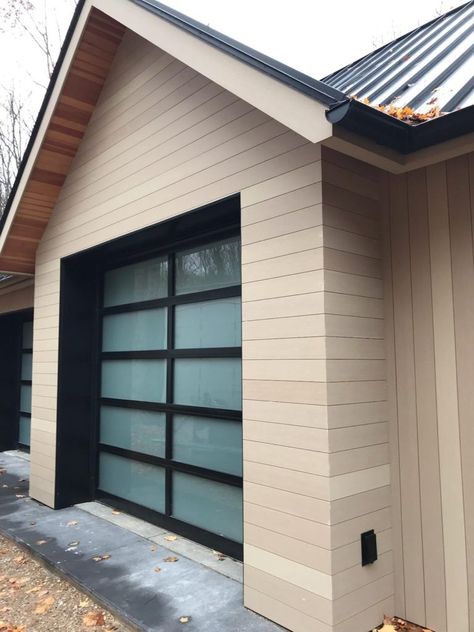 Composite Wood Siding, Wood Siding House, Composite Siding, Wood Siding Exterior, Fiber Cement Siding, Cement Siding, Exterior House Paint Color Combinations, Lap Siding, Home Exterior Makeover