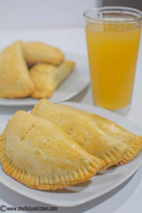 How to make the Nigerian Meat Pie (VIDEO) - Chef Lola's Kitchen Jamaican Meat Pies, Donut Video, Plantain Cake, Honey Video, Nigerian Meat Pie, Plantain Bread, Efo Riro, Chapati Recipe, Spinach Stew