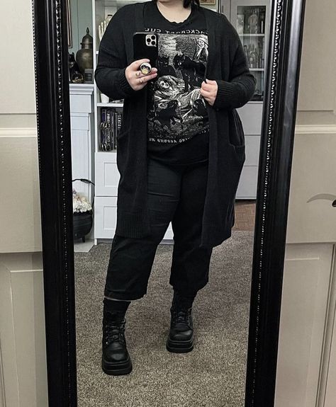 Witchcore Outfit Plus Size, Korean Plus Size Outfits, Curvy Punk Outfits, Plus Size Casual Goth, Chunky Loafers Outfit Plus Size, Emo Plus Size, Punk Plus Size, Plus Goth Outfits, Goth Fashion Plus Size