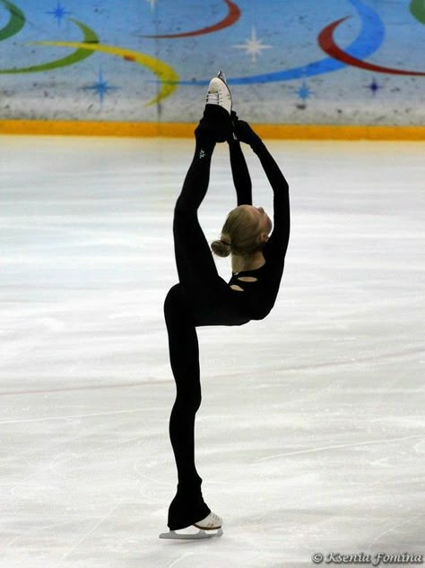 Olympic Ice Skating, Ice Skating Photography, Elena Radionova, Figure Ice Skates, Figure Skating Outfits, Ice Skating Outfit, Skate 3, Skating Aesthetic, Skater Aesthetic