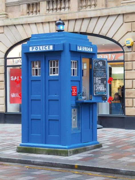 London Phone Booth, Doctor Who Companions, London Police, Doctor Who Fan Art, Telephone Box, Phone Box, Police Box, Phone Booth, Wooden Windows