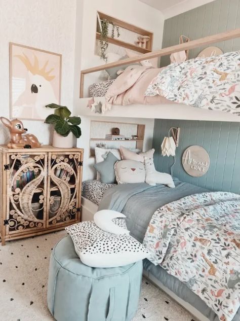 26 Best Girl and Boy Shared Bedroom Design Ideas - Decoholic Cockatoo Art, Boy And Girl Shared Room, Boy And Girl Shared Bedroom, Shared Girls Room, Kids Shared Bedroom, Shared Girls Bedroom, Big Girl Bedrooms, Toddler Girl Room, Shared Bedroom