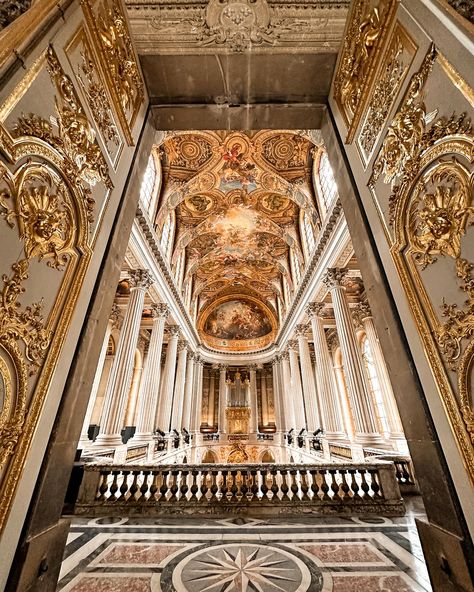 🕌 Palacio de Versalles O simplemente Versalles, es un castillo que servía como residencia del rey de Francia.🇫🇷 🔸6,32 hectáreas 🔹2300 estancias, 1000 están abiertas al público 🔸 Los jardines cubren 815 hectáreas 🔹 zoológico 🔸invernadero 🔹lago artificial. Una película rodada ahí fue María Antonieta está en Netflix y se goza mucho recorrerlo virtualmente. María Antonieta fue la esposa de Luis XVI Rey de Francia 🇫🇷 Mi agencia de viajes @linking.bs 💕✨ Oigan la primer foto es un montaj... France, On Instagram, Instagram