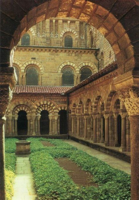 Architecture Antique, Inner Sanctum, Magic Places, Romanesque Architecture, Abandoned Castles, Sacred Architecture, Beaux Villages, Ancient Architecture, Beautiful Buildings