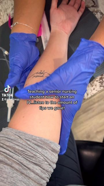 Medical Assistant Obgyn, First Iv Picture Nursing School, Inserting Iv Tips, Nursing Student Accessories, How To Start An Iv, Iv Start Nursing Tips, Starting An Iv Nursing, Iv Tips And Tricks, Unit Based Council Nursing Ideas