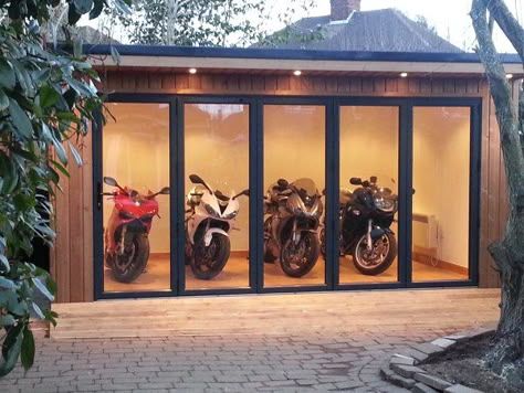 Motorcycle Showroom Design, Motorbike Storage, Bike Garage, Motorcycle Storage, Garage Design Interior, Motorcycle Workshop, Luxury Garage, Modern Garage, Seni Dan Kraf