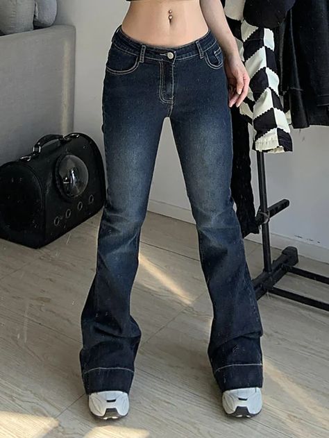 ⚡️Buy 2000s Outfits online at AnotherChill.com. Check Price and Shop Online. ✓Free Shipping with $69+ Y2K outfits with excellent quality and fast delivery Low Waist Flare Jeans, Low Waisted Pants, Jeans Online Store, Mama Jeans, Punk Looks, Trendy Jeans, Low Rise Flare Jeans, Jean Vintage, Denim Outfits