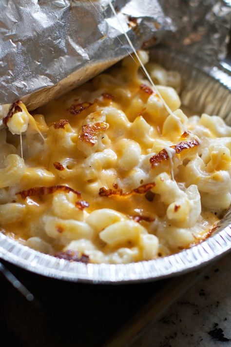 Camping Mac n' Cheese...omg so yummy!! The easiest make ahead dinner for camping! Camping Food Make Ahead, Best Camping Meals, Camping Snacks, Camping Dinners, Retro Camping, Easy Camping Meals, Campfire Food, Festival Camping, Campfire Cooking