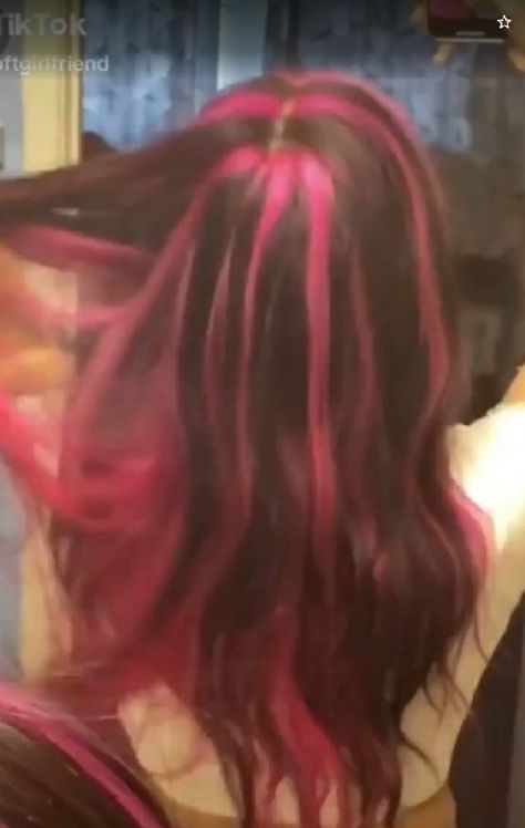 Draculaura Dyed Hair, Draculaura Hair Aesthetic, Elm0zwrld Emma, Draculara Hair Dye, Draculaura Hair Dye, Monster High Hair Dye, Dyed Hair Streaks, Draculaura Hairstyle, Grunge Dyed Hair