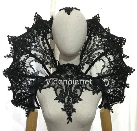 Vampire Style, Shoulder Piece, Fantasy Costumes, Costume Makeup, Fantasy Clothing, Fantasy Fashion, Dark Fashion, Goth Fashion, Costume Design