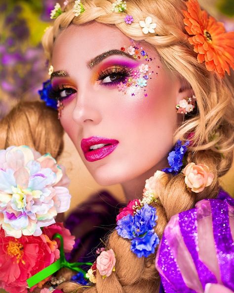 Rapunzel Eyes, Rapunzel Makeup, Tangled Costume, Funky Makeup, Rapunzel Costume, Rapunzel Disney, Rave Looks, Disney Princess Rapunzel, Disney Makeup