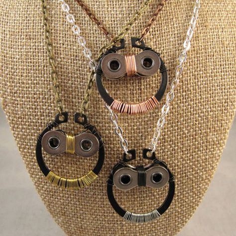 Eco-Friendly Homemade Mother's Day Gift Ideas - Upcycled Jewellery from Bicycle Parts Recycled Bike Parts, Simple Owl, Bike Craft, Bicycle Jewelry, Bike Jewelry, Recycled Necklaces, Hardware Jewelry, Bicycle Chain, Bicycle Art