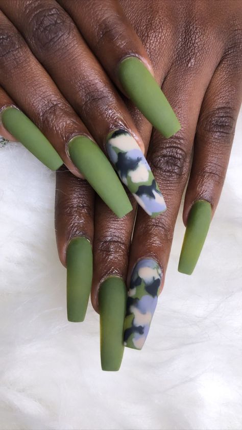 Matte Green Nails Design, Matte Green Nails, Matte Acrylic Nails, Blue Glitter Nails, Green Acrylic Nails, Pastel Nails Designs, Nails Matte, Green Nail Designs, Black Hands