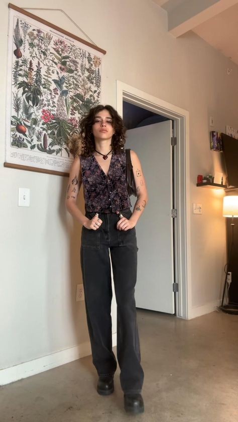 futch outfits #futch #masc #femme #outfitideasforwomen #outfits #fashion | credit: livvvy.louu on tiktok Masc Femme Fashion, Futch Fashion, Queer Fashion Women, Genderfluid Outfits, Lesbian Outfits, Chicago Outfit, Lesbian Fashion, Spring Outfits Men, Trendy Outfits Winter