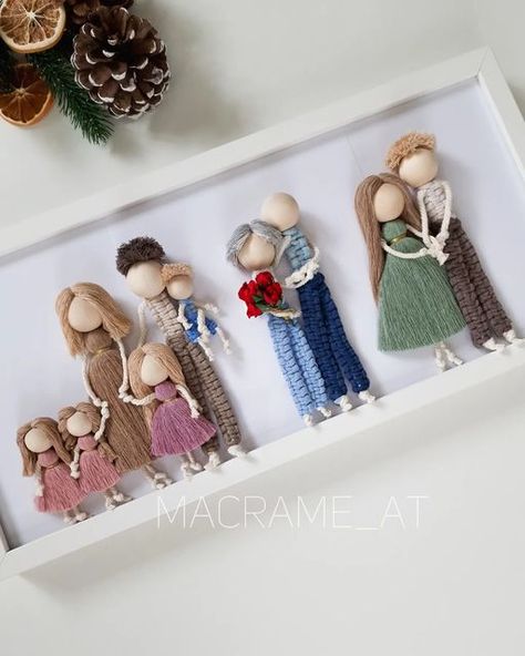 Macrame Gifts For Kids, Diy Christmas Gifts Grandparents, Crochet Gifts For Grandparents, Yarn Crafts To Sell, Macrame People, Diy Yarn Dolls, Macrame Dolls, Macrame Doll, Simpul Makrame