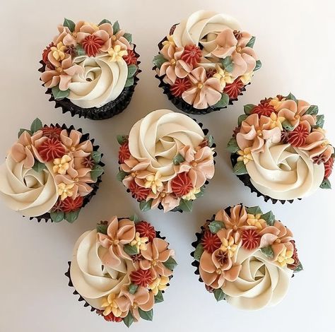 Fall Wedding Cupcakes, Bridal Shower Cupcakes, Cupcake Decorating Tips, Fall Cupcakes, Sugar Frosting, Cupcake Cake Designs, Cake Decorating Piping, Fall Cakes, Cupcake Designs