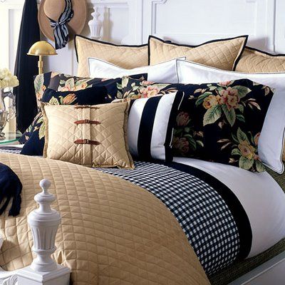 Taditional Tropical Home: My RL Polo kockoff linen! English Country House Decor, Charleston Bedroom, English Country Bedroom, English Country Decor Living Room, Ralph Lauren Interiors, Bedding Navy, Ralph Lauren Bedroom, Pillows And Blankets, Country Bedding