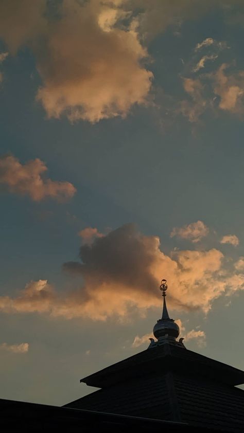 langit masjid Masjid Photo, Foto Masjid, Wallpaper Masjid, Masjid Wallpaper, Masjid Aesthetic, Background Masjid, Muslim Aesthetics, Muslim Culture, Romantic Wallpaper