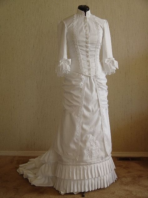 Victorian Bustle Dress, Ball Gowns Victorian, Gothic Victorian Dresses, Victorian Bustle, Victorian Wedding Dress, Full Sleeves Dress, Victorian Fashion Dresses, White Ball Gowns, Ball Gown Dress