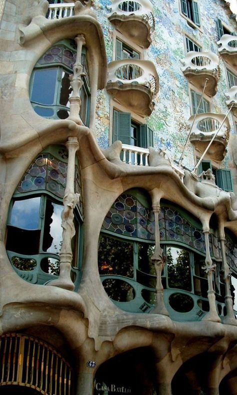 Learn all about Antoni Gaudi’s fantastical, organic, completely real architecture in a free YouTube vid | Offbeat Home & Life Real Architecture, Art Nouveau Arquitectura, Casa Hobbit, Gaudi Architecture, Barcelona Spain Travel, Antonio Gaudí, Unusual Buildings, Spanish Architecture, Antoni Gaudi