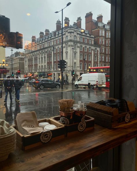 london bus red buses city rain puddles uk city buildings England Aesthetic, London Vibes, Drømme Liv, London Dreams, Fotografi Kota, Living In London, London Baby, London Aesthetic, London Calling