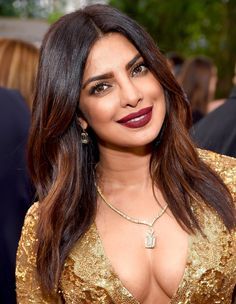 Priyanka Chopra Hair, Priyanka Chopra Makeup, Berry Lipstick, Stylish Dp, Hiding Face, Face Images, Profile Pic, Teenage Girls, Priyanka Chopra