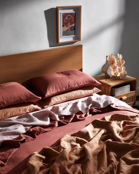 Bed Threads.® on Instagram: “A warm and feminine combo to consider: Pink Clay, Rosewater, and our brand-new linen Throw in Terracotta. 💫 Pictured alongside some special…” Terracotta Bedroom, Flax Linen Bedding, Bed Threads, Super King Duvet Covers, Orange Bedding, Brown Bed, Bedroom Orange, Linen Sheet Sets, Guest Room Decor