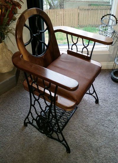 chair, sewing machine, singer sewing machine, treadle, upcycled chair I pondered long and hard what to do with an old Singer treadle sewing machine. I wanted it to be more than a table or desk. Additionally, I wanted the dark wood to go with the black enameled metal, so I chose walnut. I finished this Singer Chair Vintage Sewing Machine Repurposed Singer Table, Repurposed Treadle Sewing Machine, Vintage Sewing Machine Repurposed, Old Sewing Machine Table Repurposed, Singer Sewing Machine Repurposed, Sewing Machine Tables, Sewing Machine Cabinet, Furniture Upcycling, Sewing Machine Table