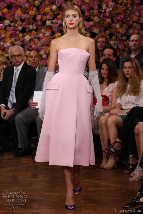 christian dior fall 2012 2013 couture strapless pink dress White Organza Dress, Pink Strapless Dress, Wedding Inspirasi, Dior Haute Couture, Dior Fashion, Organza Dress, Dior Couture, Couture Wedding, Raf Simons