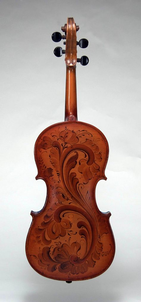 Old Violin, Rosemaling Pattern, Cool Violins, Violin Art, Violin Design, Instruments Art, Norwegian Rosemaling, Cellos, Scandinavian Folk Art