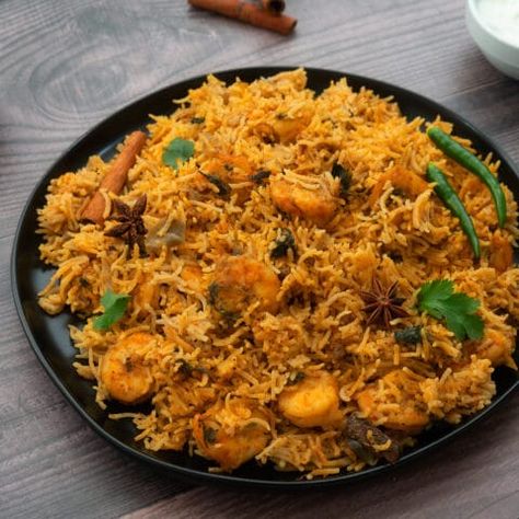 Prawn Biryani Recipe (Shrimp Biryani) Biryani Rice Recipe, Shrimp Biryani, Prawn Biryani Recipes, South Indian Chicken Curry, Prawn Biryani, Prawn Masala, Recipe Shrimp, Biryani Rice, South Indian Style