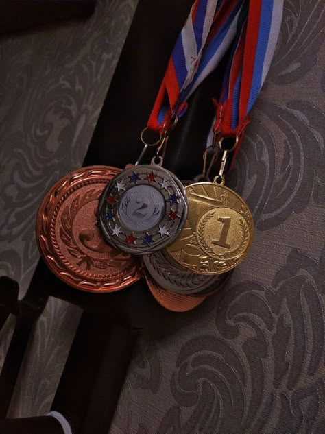 School Medals Aesthetic, Gymnastics Medals, Swimming Medals, Academic Awards, Taekwondo Wallpaper, Running Medals, Vision Board Themes, Sports Medals, Award Display