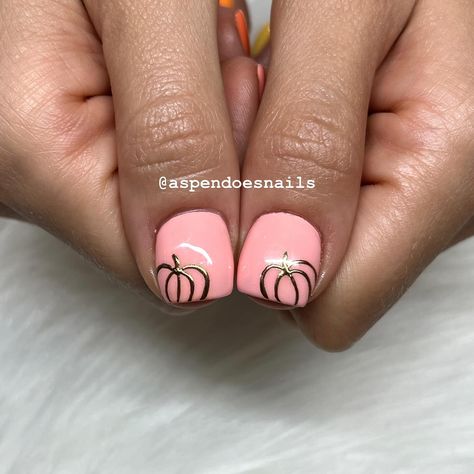 The CUTEST colors and little gold pumpkins for Sam! @styleswithsam_m 🧡🎃✨ ————————————————————— #gelnails #gardinermaine #gardinerme #gardinermenails #thehairlabmaine #hallowellnails #hallowellmaine #hallowellme #augustanails #augustamaine #augustamainenailsalon #augustamainenailtech #gardinermenailtech #vacationnails #desertnails #randolphmaine #dresdenmaine #dresdenmenails Pink Pumpkin Nails Fall, Pink Pumpkin Nail Art, Purple Pumpkin Nail Designs, Pink October Nail Art, Fingernail Polish Pumpkins, Hallowell Maine, Fall Nails 2022 Pumpkin, Augusta Maine, Gold Pumpkins