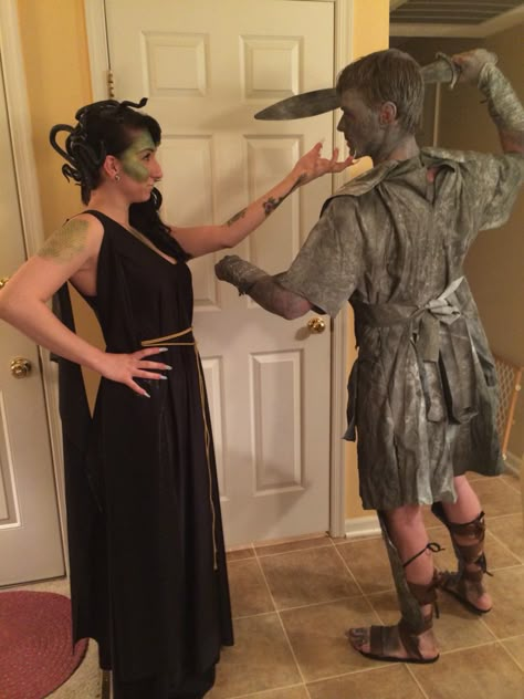 My medusa costume and my bf as my stone victim :) Diy Medusa Costume, Diy Medusa, Couples Costumes Ideas, Medusa Images, Costume Medusa, Medusa Halloween Costume, Halloween Couples Costumes, Spencer Pratt, Medusa Costume